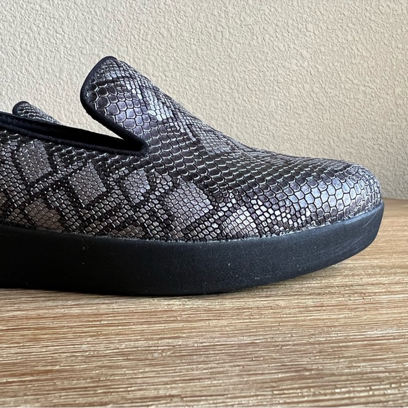 FitFlop Women's Audrey Python Print Smoking Slippers Loafer Flat Size 8 - Picture 2 of 16